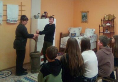 «Что предметы старины рассказать тебе должны?»