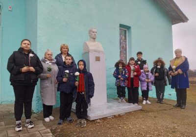 Патриотический час «Поклонитесь солдату люди»,