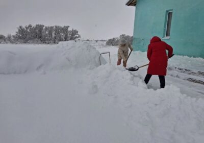 Уборка снега .