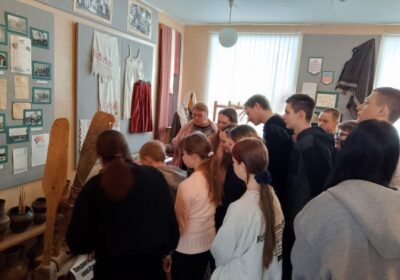 Экскурсия  по школьному  музею «История села в лицах». 